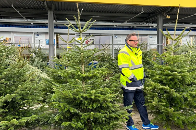 Weihnachtsbaumverkauf bei IKEA in Brinkum